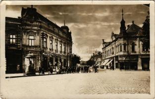 1927 Losonc, Lucenec; Masarykova ulica / utca, Tarjányi János, Ignátz Redlinger és Ig. Hammermüller üzlete / street, shop. photo (kis szakadás / small tear)