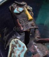 Zákány Eszter (1943-2006): Kígyóval harcoló szárnyas alak. Mázas kerámia falitál, jelzett, Iparművés...