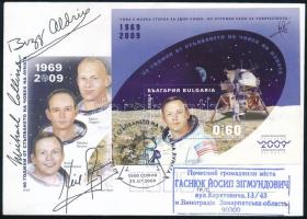 Neil Armstrong (1930-2012), Michael Collins (1930- ), Buzz Aldrin (1930- ) amerikai űrhajósok aláírásai Apollo 11 emlékborítékon  Signatures of Neil Armstrong (1930-2012), Michael Collins (1930- ), Buzz Aldrin (1930- ) American astronauts of the Apollo 11 on commemoratíve cover