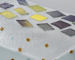 Nagyméretű vintage asztalközép kínáló, színezett üveglap rátétekkel, hibátlan, 35x35 cm