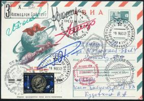 Valerij Viktorovics Rjumin (1939- ), Leonyid Ivanovics Popov (1945- ) szovjet és Arnaldo Tamayo Méndez (1942- ) kubai űrhajós aláírásai emlékborítékon /  Signatures of Valeriy Viktorovich Ryumin (1939- ), Leonid Ivanovich Popov (1945- ) Soviet and Arnaldo Tamayo Méndez (1942- ) Cuban astronauts on envelope