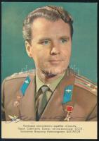 Vlagyimir Satalov (1927- ) orosz űrhajós aláírása őt magát ábrázoló képen /  Signature of Vladimir Shatalov (1927- ) Russian cosmonaut on card 15x21 cm