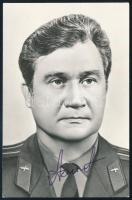 Anatolij Filipcsenko (1928- ) szovjet űrhajós aláírása őt ábrázoló képen /  Signature of Anatoliy Filipchenko (1928- ) Soviet astronaut on image 14x21 cm