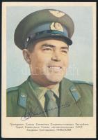 Andrijan Grigorjevics Nyikolajev (1929-2004) szovjet űrhajós autográf aláírása őt ábrázoló képen /  Autograph signature of Andrian Grigoriewich Nikolaev (1934-2019) Soviet astronaut, on image