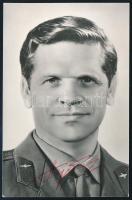 Alekszej Gubarev (1931-2015) szovjet űrhajós aláírása képen /  Signature of Aleksey Gubarev (1931-2015) Soviet astronaut on card