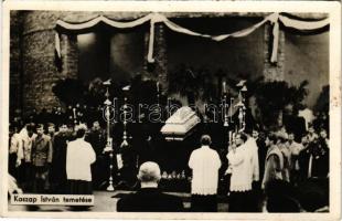 1952 Székesfehérvár, Kaszap István temetése, ravatal. Címzett: B. Boer Géza (1894-1959), a kőbányai Szent László plébánia papja. Kaszap István Lapja kiadása (ragasztónyom / glue mark)