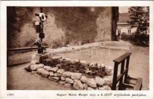 Érd, Bogner Mária Margit sírja a KALOT népfőiskola parkjában