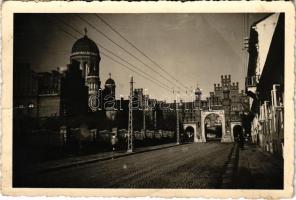 1939 Cernauti, Csernyivci (Bukovina, Bukowina); Foto Mimosa / archbishop's residence, street (gyűrődés / crease)