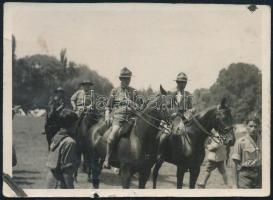 1933 A Gödöllői Jamboree Teleki Pál főcserkész és Baden Powell lovagolnak 9x6 cm