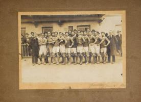 1920 III. Kerületi TVE focicsapatának csoportképe, kartonra ragasztva, 11,5x17 cm
