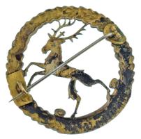 ~1930-1940. "Pro Patria et Fide" ágaskodó szarvast ábrázoló áttört, aranyozott fém jelvény...
