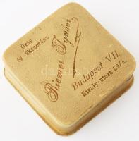 Riemer Ignácz Órás és ékszerész, ékszerész dobozka, kopott, 8x8x2 cm