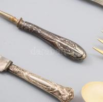 30 db ezüst (Ag) nyelű evőeszköz, részben csont, jelzettek