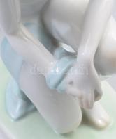 Zsolnay térdelő akt, kézzel festett, jelzett, hibátlan, m: 23cm