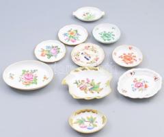 9 Herendi kiöntő kis tálka, gyűrűtartó, hamus, stb Kézzel festett, jelzett, kis kopással egyiken, másikon 8-12 cm + 1 Zsolnay tálka