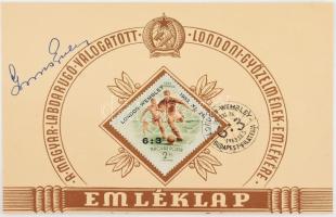 1953 A londoni 6:3-ra kiadott emléklap és emlékbélyeg rajta az Aranycsapat tagja Grosics Gyula autográf aláírásával / Autograph signed commemorative card after the 6:3 match against England by the Hungarian football teams goalkeeper 18x13 cm