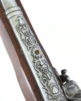 Replika kovás puska öngyújtó, jó állapotban, h: 37 cm