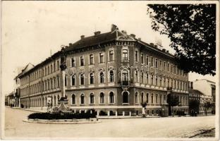 Miskolc, MÁV üzletvezetőség, Mária oszlop. photo (Rb)