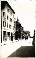 ~1970 Győr, Baross úti Csemege üzlet az Országos Takarékpénztár épületében. photo (fl)