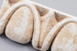 4 darab stukkótöredék és párkánytöredék. Feltehetően 15-17. sz. 3 darab stukkó és egy mészkő, h: 7-1...