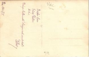 1944 Vác, magyar katonák olvassák a Pesti Hírlapot. photo