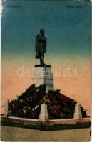 Érsekújvár, Nové Zámky; Kossuth szobor. Vasúti levelezőlapárusítás 32. sz. 1918. / monument (szakadás / tear)