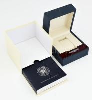 Longines óratartó dísztok és doboz, benne eredeti használati kiskönyvvel, 14x13x14 cm