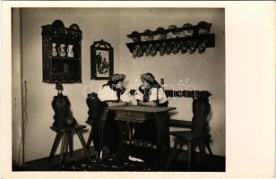 Torockó, Rimetea; szoba belső / Transylvanian folklore, room interior