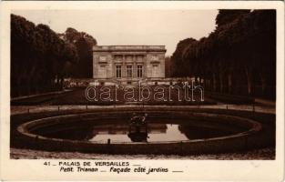Versailles, Palais du Petit Trianon, Facade coté du jardins / palace, park, fountain