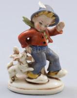 cca 1930, német fiút megharapó kutya figura, jelzett, m: 10,5 cm