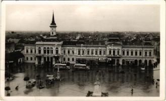 1942 Óbecse, Stari Becej; községháza, Szent István tér eső után, MÁVAUT autóbuszok, Hubet Izidor, Janek Testvérek, Bata cipő és fodrászterem üzlete, piaci bódék. Radoszávlyevits kiadása / town hall, square after rain, shops, autobuses, market stalls (EB)