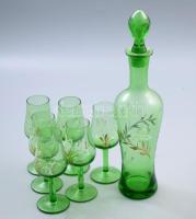 cca 1900, Szecessziós italos készlet, anyagában zölden színezett üveg zománcfestett mintával, m: 13-31 cm