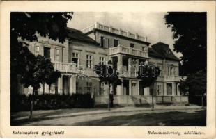 1941 Balatonfüred, Balaton Szövetség üdülőháza (gyűrődés / crease)