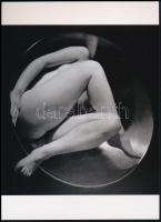 cca 1954 ,,Egytál étel vacsorára", szolidan erotikus felvétel, jelzés nélkül, 1 db modern nagyítás, 21x15 cm