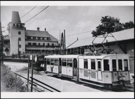 cca 1950 Régi fogaskerekű villamos a Széchényi-hegyi végállomáson, 1 db modern nagyítás, jelzés nélkül, 15x21 cm