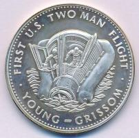 Amerikai Egyesült Államok 1965. "Az első kettő amerikai ember űrrepülése - Gemini III" kétoldalas Ag emlékérem (23,62g/0.925/35mm) T:AU, kis patina USA 1965. "First U.S. two man flight - Gemini III" twosided Ag commemorative medal (23,62g/0.925/35mm) C:AU, small patina