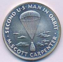 Amerikai Egyesült Államok 1962. "Második amerikai ember Föld körüli pályán - Mercury VII" kétoldalas Ag emlékérem (23,46g/0.925/35mm) T:AU, kis patina USA 1962. "Second U.S. man in orbit - Mercury VII" twosided Ag commemorative medal (23,46g/0.925/35mm) C:AU, small patina