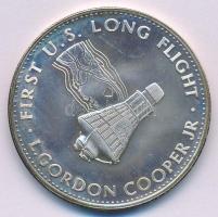 Amerikai Egyesült Államok 1963. "Az első amerikai hosszú repülés - Mercury IX" kétoldalas Ag emlékérem (23,57g/0.925/35mm) T:AU, kis patina USA 1963. "First U.S. long flight - Mercury IX" twosided Ag commemorative medal (23,57g/0.925/35mm) C:AU, small patina