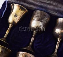 6 darabos ezüstözött fém kupica készlet díszdobozban