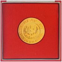 1973. "BEAC 75 - Budapest Egyetemi Atlétikai Club" kétoldalas aranyozott fém díjérem eredeti tokban (40mm) T:UNC