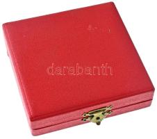 1973. "BEAC 75 - Budapest Egyetemi Atlétikai Club" kétoldalas aranyozott fém díjérem erede...