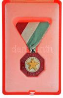 ~1970. "A Szocialista Kultúráért" műgyantás fém kitüntetés mellszalagon, tokban T:UNC,AU