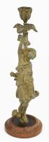 Női alakos bronz gyertyatartó, fa talapzaton, egy elem hiánnyal, m: 30,5 cm