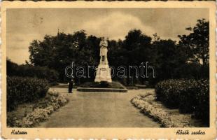 Hatvan, Hősök szobra (ázott / wet damage)