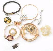 Vegyes bizsu karkötők, brossok, stb., összesen 20 db