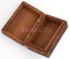 Dúsan faragott fa díszdoboz, csont berakással, 15x10 cm