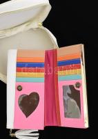 Fehér pénztárca h: 19 cm + kerek neszeszer d: 18,5 cm