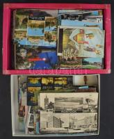 Kb. 600 db MODERN képeslap 2 dobozban (városképek, üdvözlőlapok), közte fotókkal