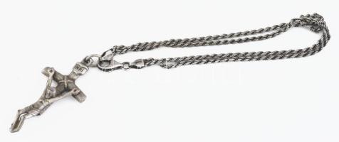 Ezüst (Ag) fonott karkötő, ezüstözött feszület medállal, 9,7g