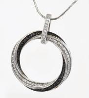 Ezüst (Ag) szögletes kígyólánc nyaklánc, köves kerek medállal, jelzett, bruttó 8,7 g